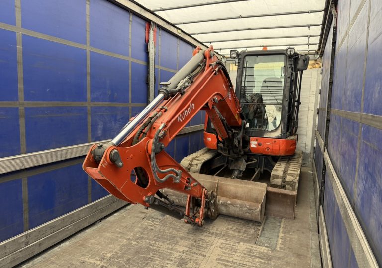 Isporuka Kubote U55-4 iz 2015.g. sa 4050 r/h i 4 korpe našem kupcu u Drnišu