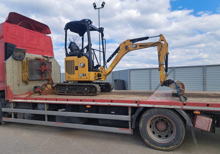 Isporuka Caterpillara 301.7 CR iz 2022.g. sa 497 r/h i 3 korpe našem kupcu u Zagrebu