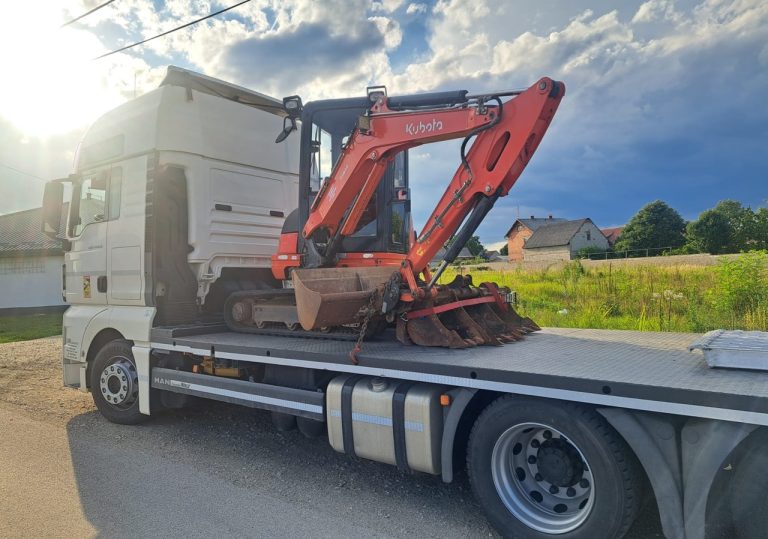 Isporuka Kubote KX71-3 iz 2017.g. sa 3542 r/h i 3 korpe našem kupcu u Zadru